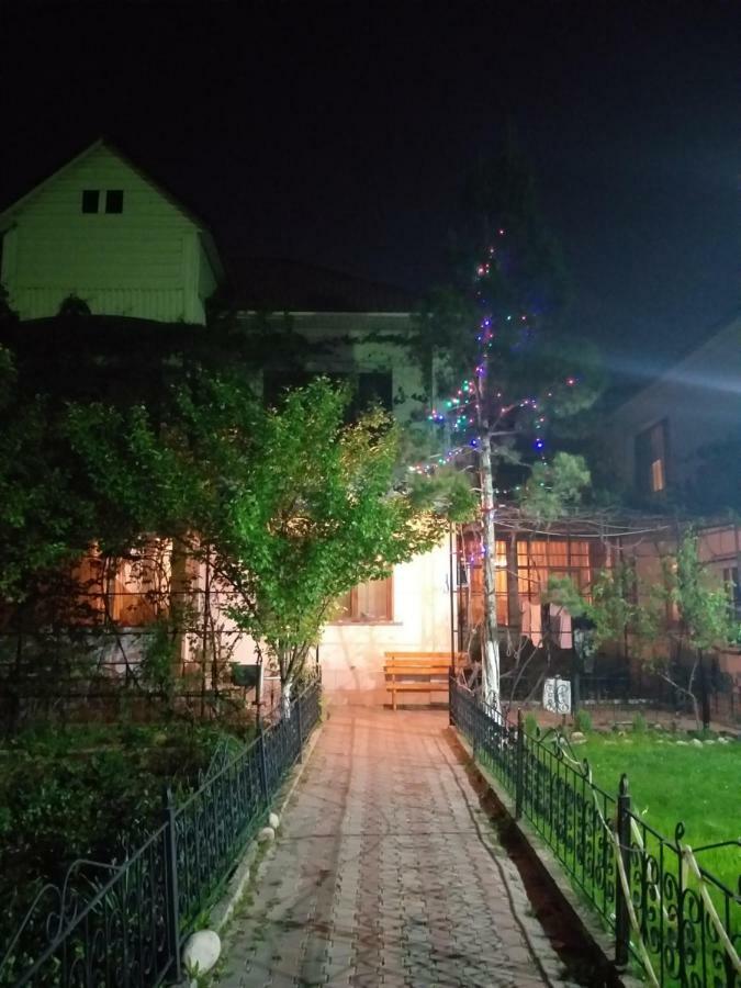 Hostel Shymhostle Szymkent Zewnętrze zdjęcie